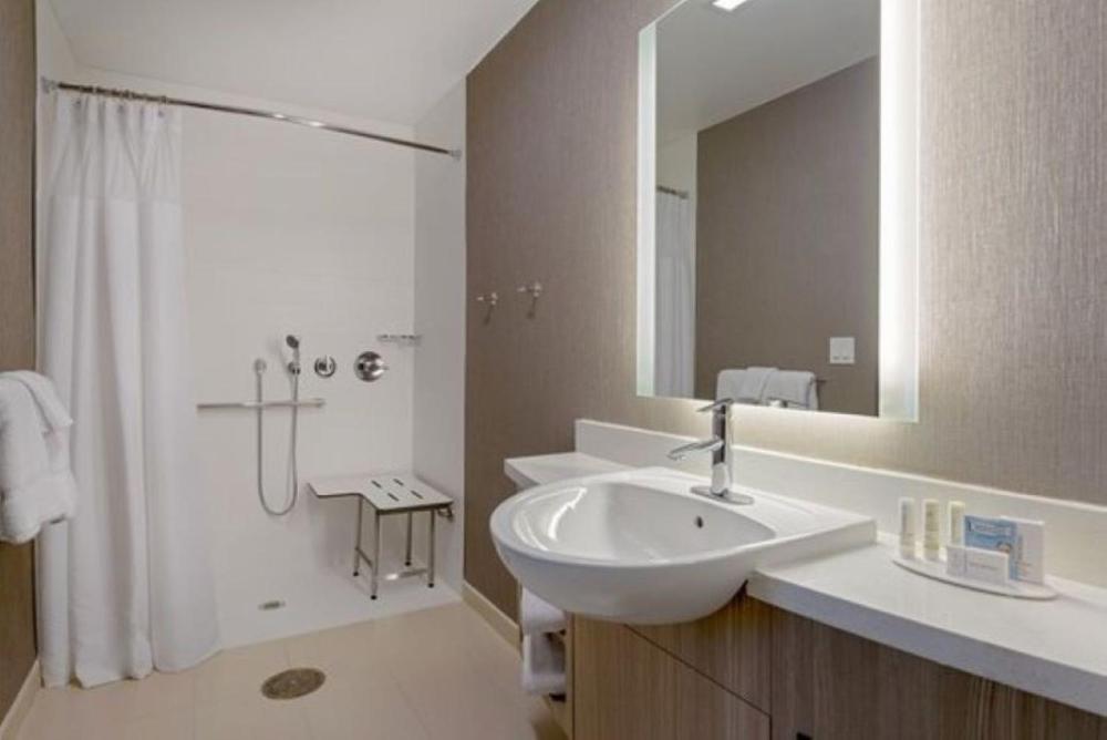 Suite with Two Queen Beds and Roll-in Shower - Mobility and Hearing Accessible interior